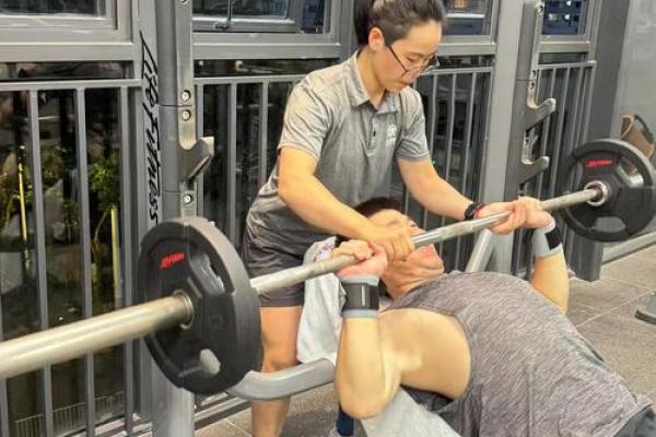 拉八字圈锻炼哪些肌肉，女性胸型有几种怎么锻炼才健康